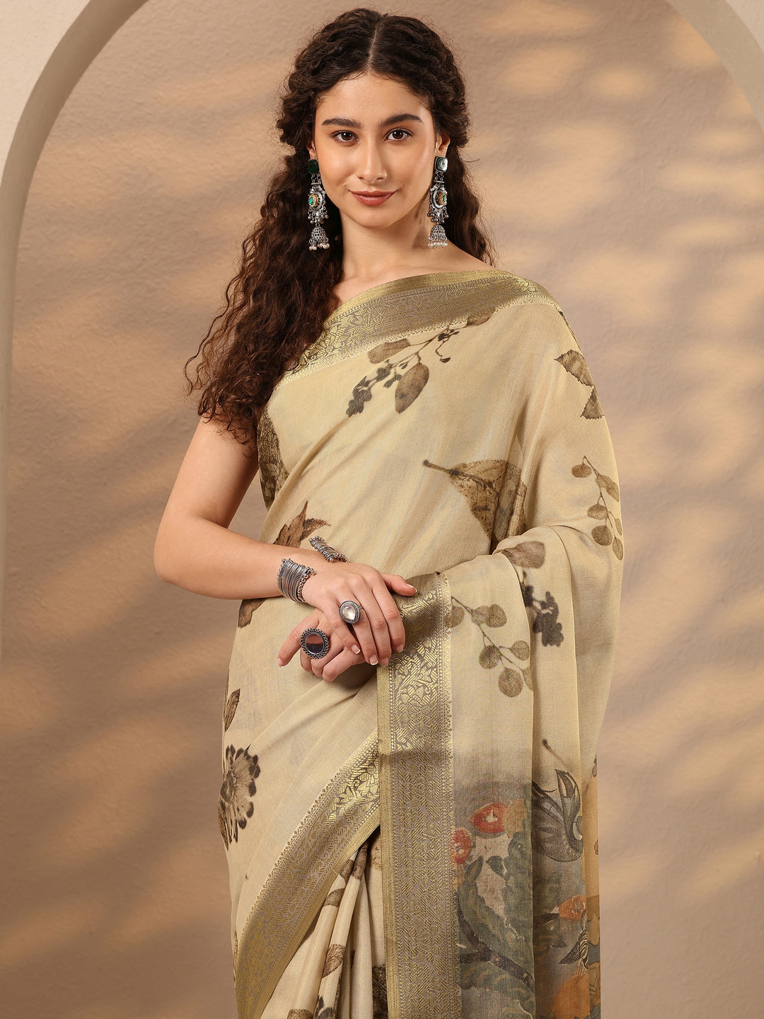 Beige Printed Silk Blend Saree With Unstitched Blouse Piece