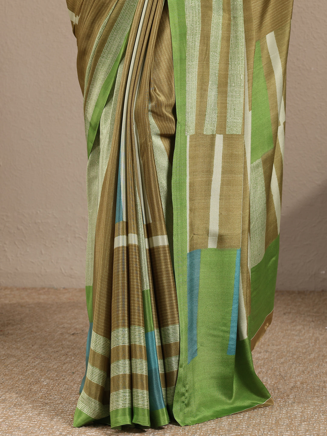 Multi Striped Printed Silk Blend Saree With Unstitched Blouse Piece