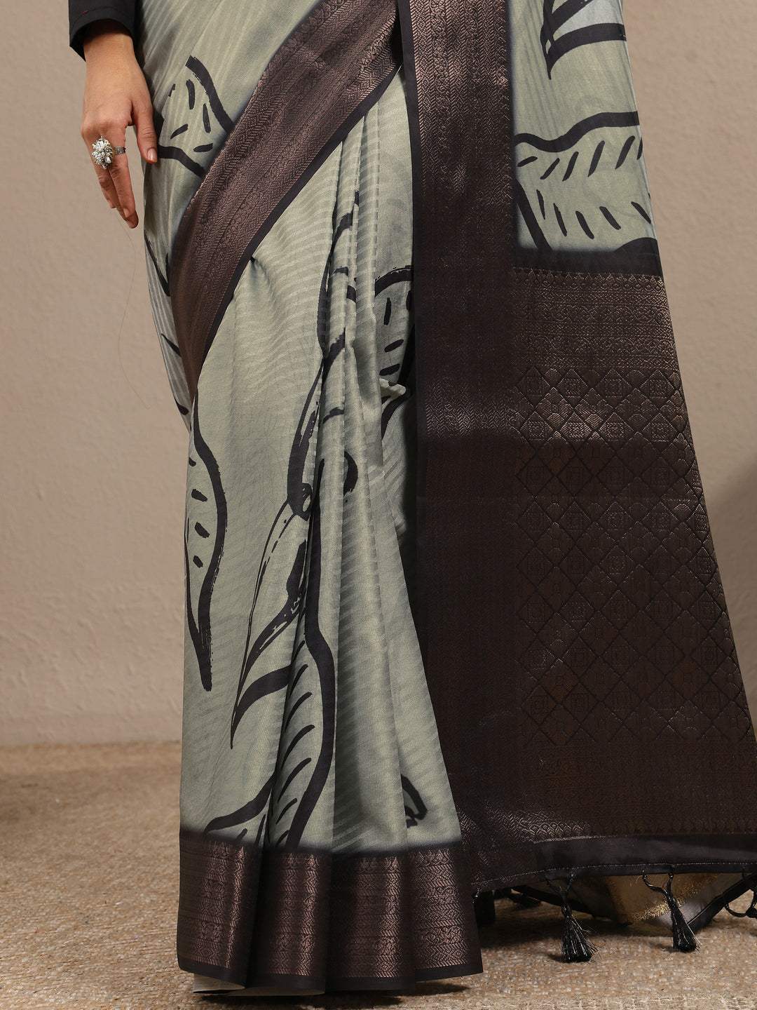Green Printed Silk Blend Saree With Unstitched Blouse Piece