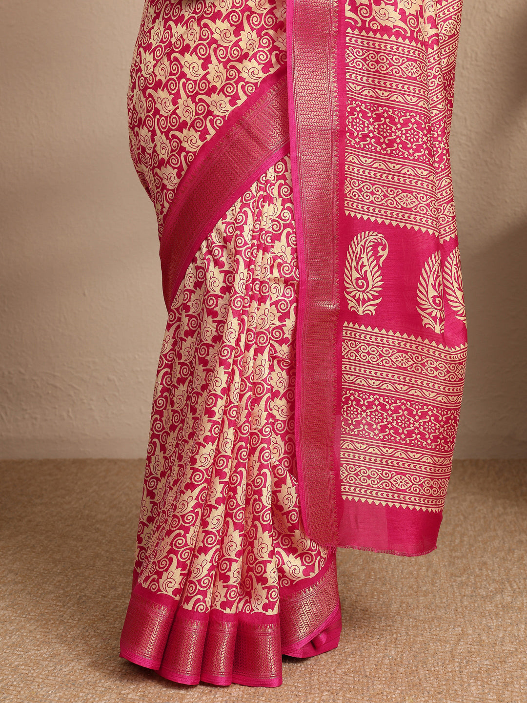 Pink Printed Silk Blend Saree With Unstitched Blouse Piece