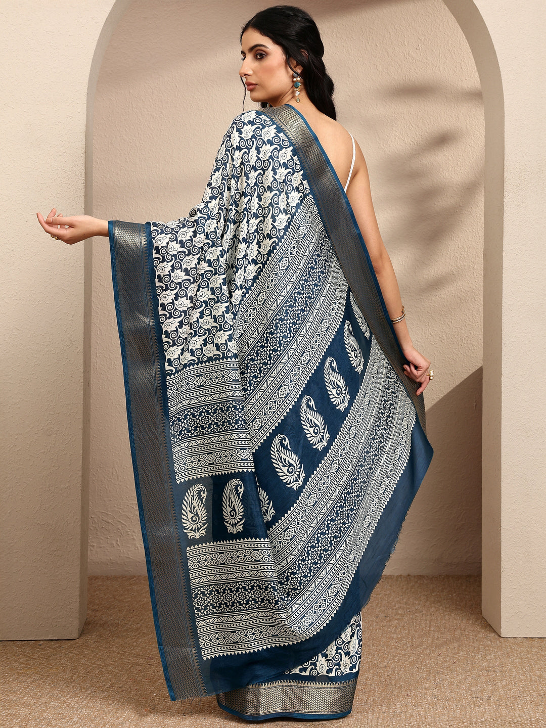 Navy Blue Printed Silk Blend Saree With Unstitched Blouse Piece