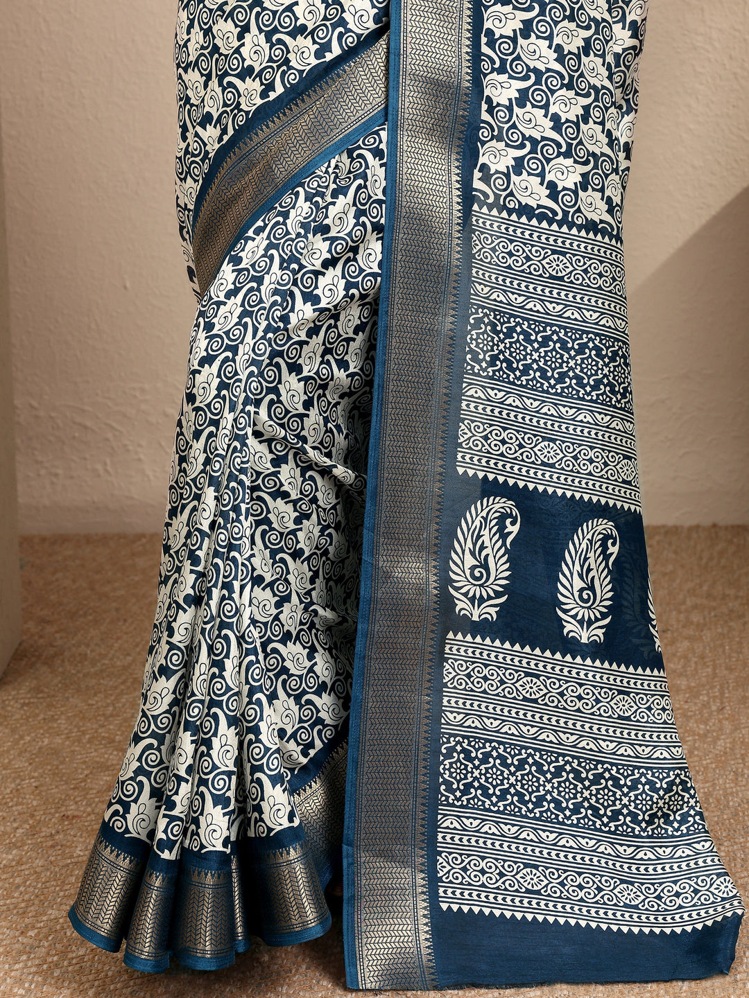 Navy Blue Printed Silk Blend Saree With Unstitched Blouse Piece