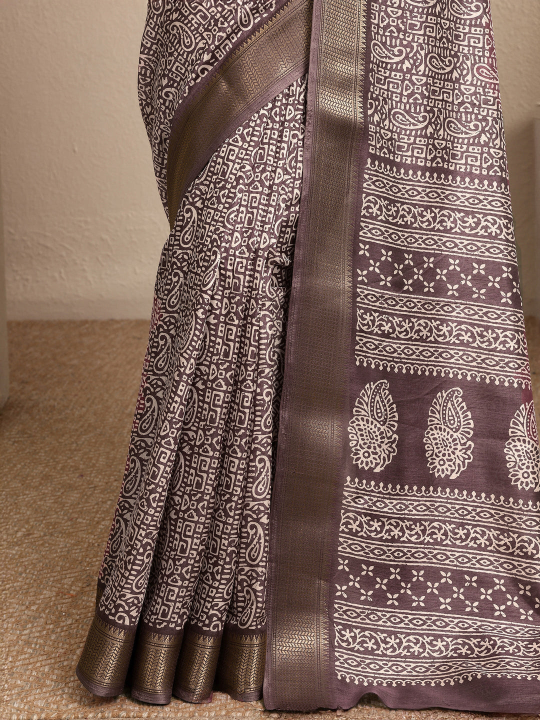 Mauve Paisley Printed Silk Blend Saree With Unstitched Blouse Piece