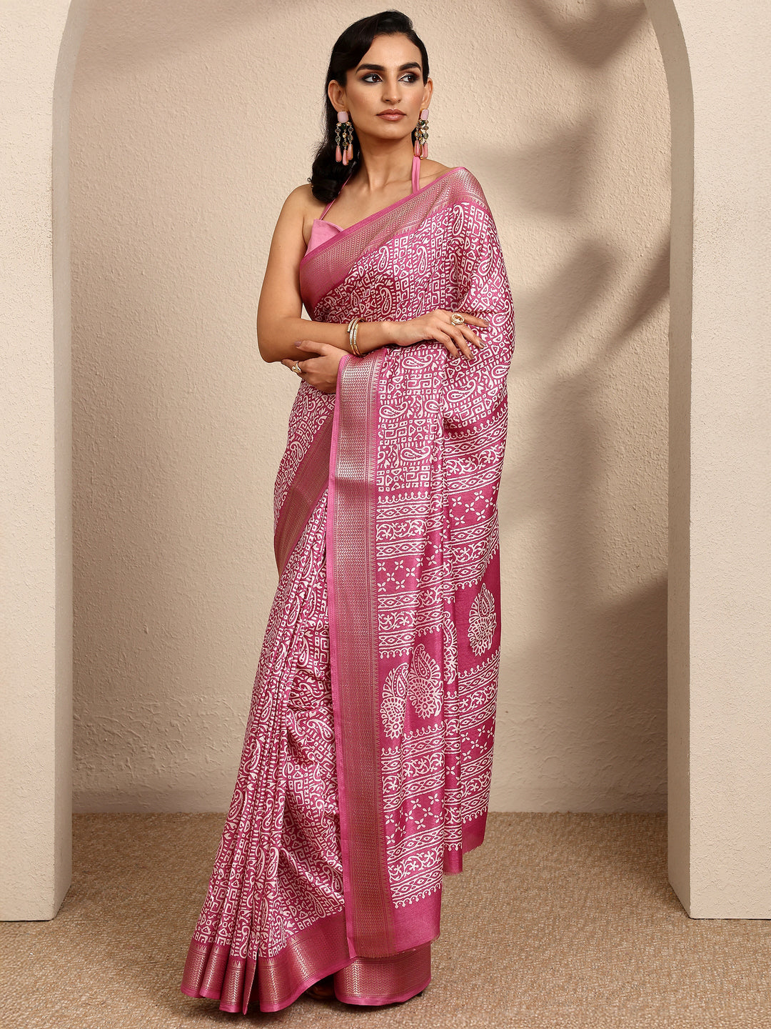 Pink Paisley Printed Silk Blend Saree With Unstitched Blouse Piece