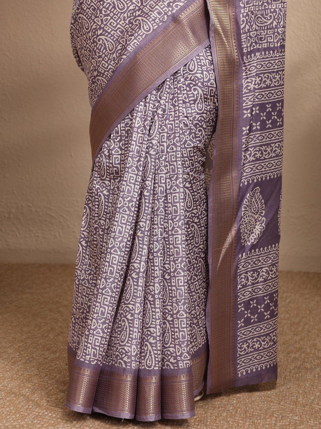 Lavender Paisley Printed Silk Blend Saree With Unstitched Blouse Piece