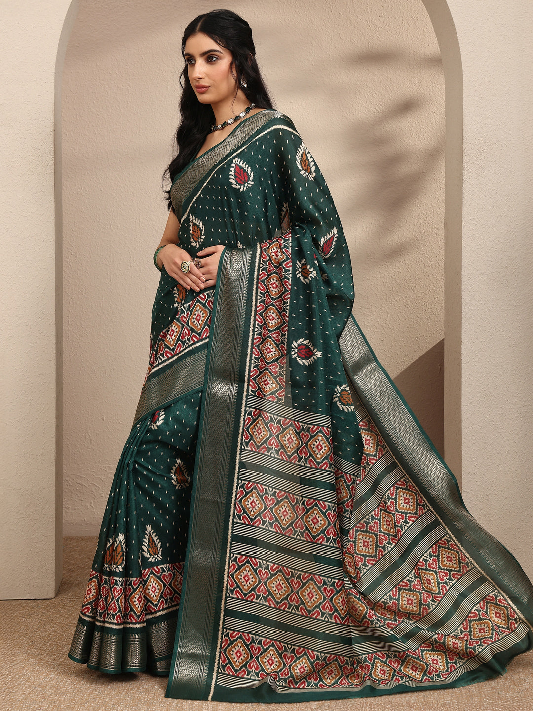 Green Printed Silk Blend Saree With Unstitched Blouse Piece