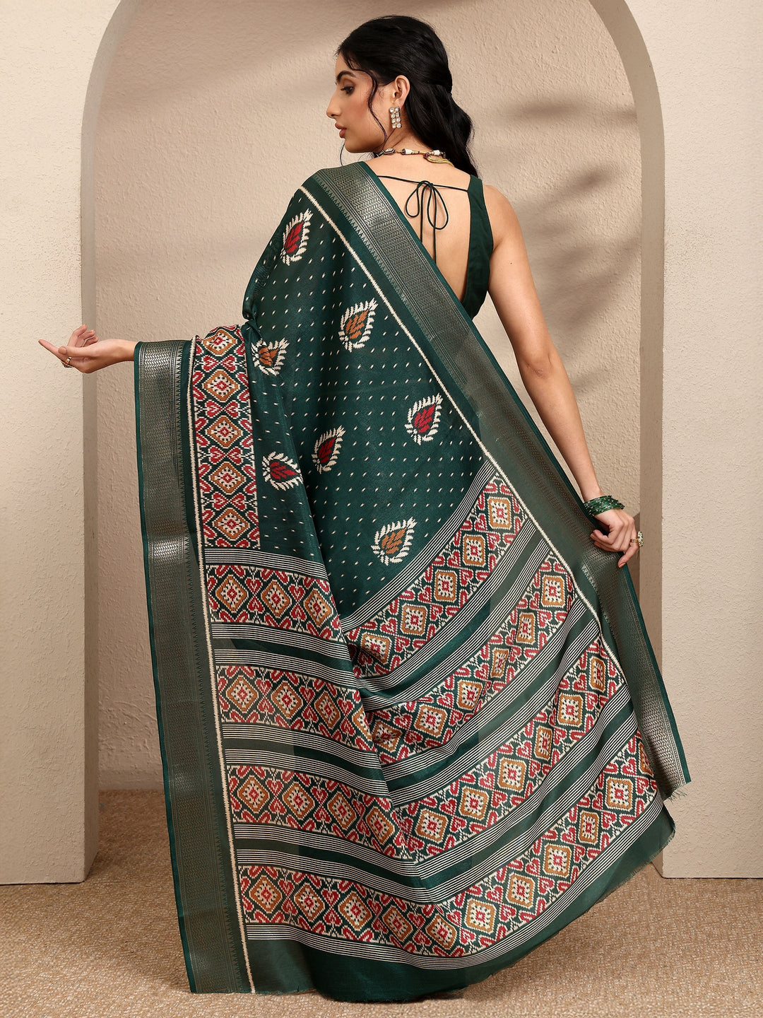 Green Printed Silk Blend Saree With Unstitched Blouse Piece