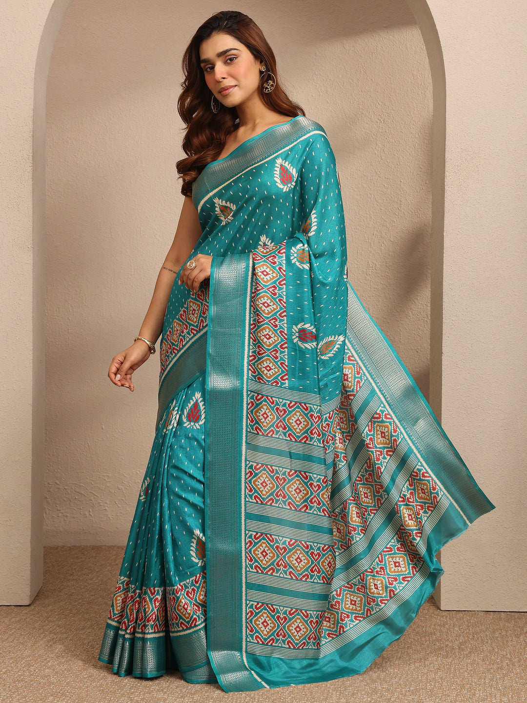 Green Printed Silk Blend Saree With Unstitched Blouse Piece