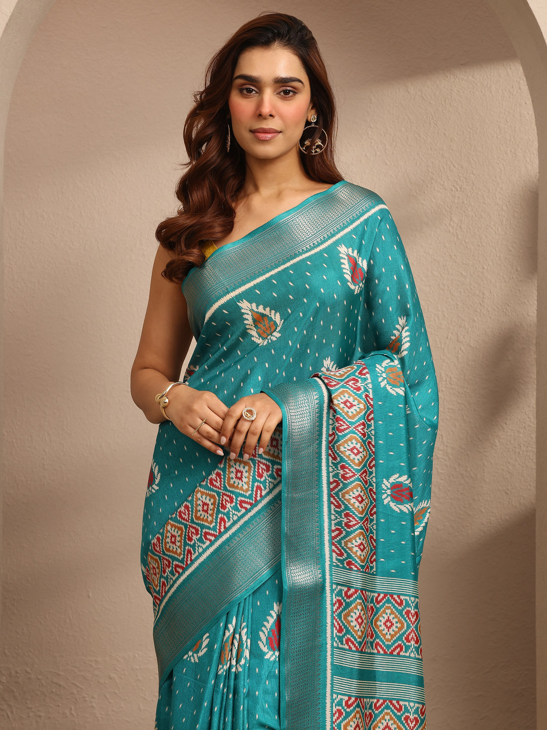 Green Printed Silk Blend Saree With Unstitched Blouse Piece