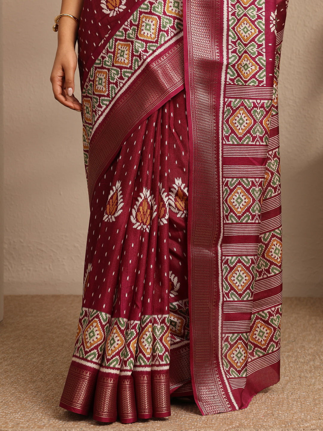Burgundy Printed Silk Blend Saree With Unstitched Blouse Piece