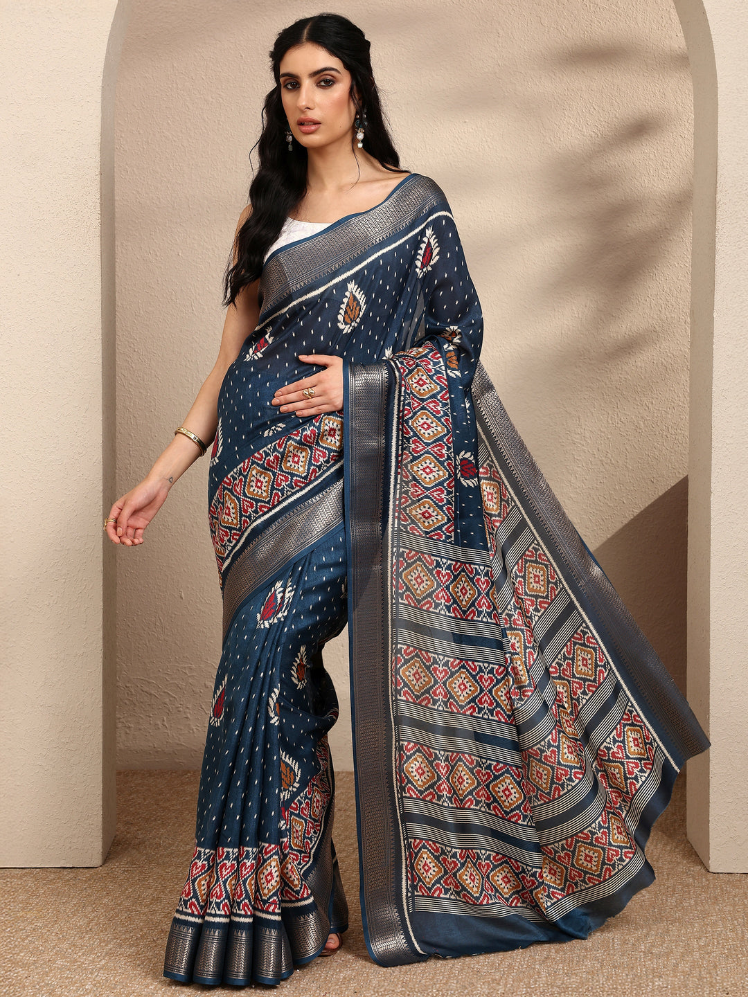 Teal Printed Silk Blend Saree With Unstitched Blouse Piece