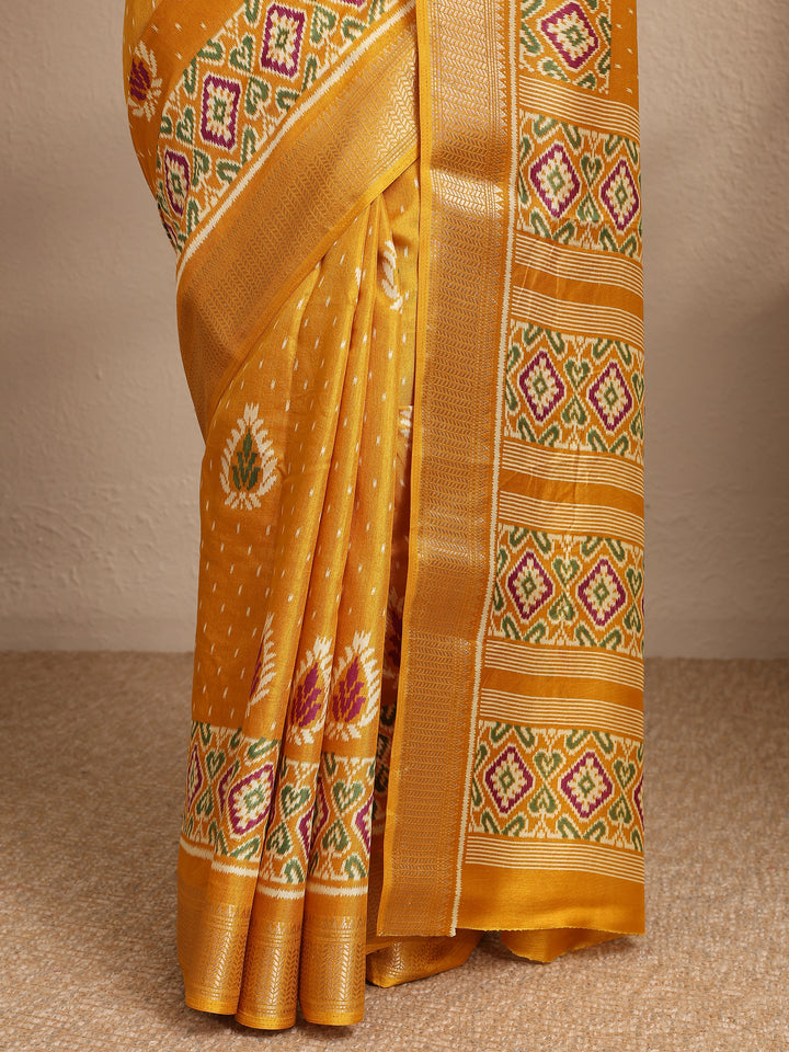 Mustard Printed Silk Blend Saree With Unstitched Blouse Piece