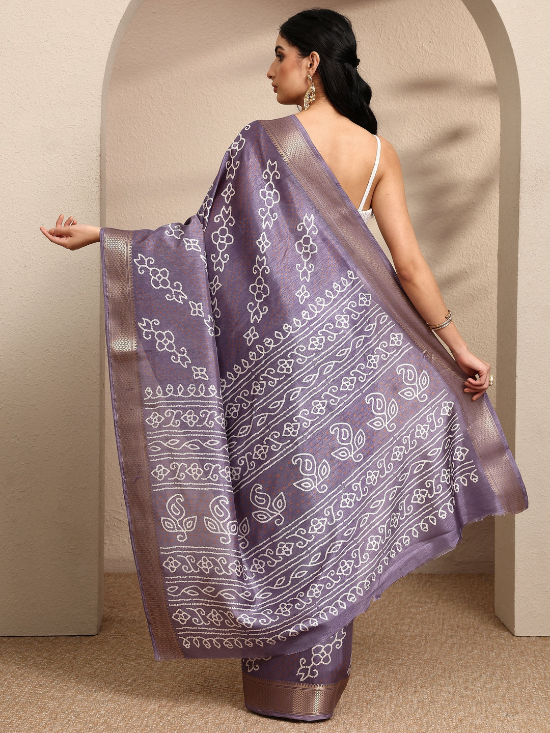 Lavender Bandhani Printed Silk Blend Saree With Unstitched Blouse Piece
