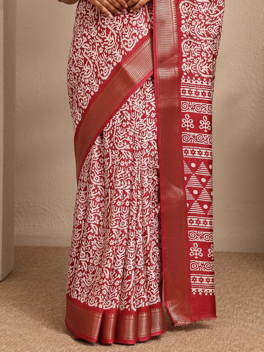 Maroon Printed Silk Blend Saree With Unstitched Blouse Piece
