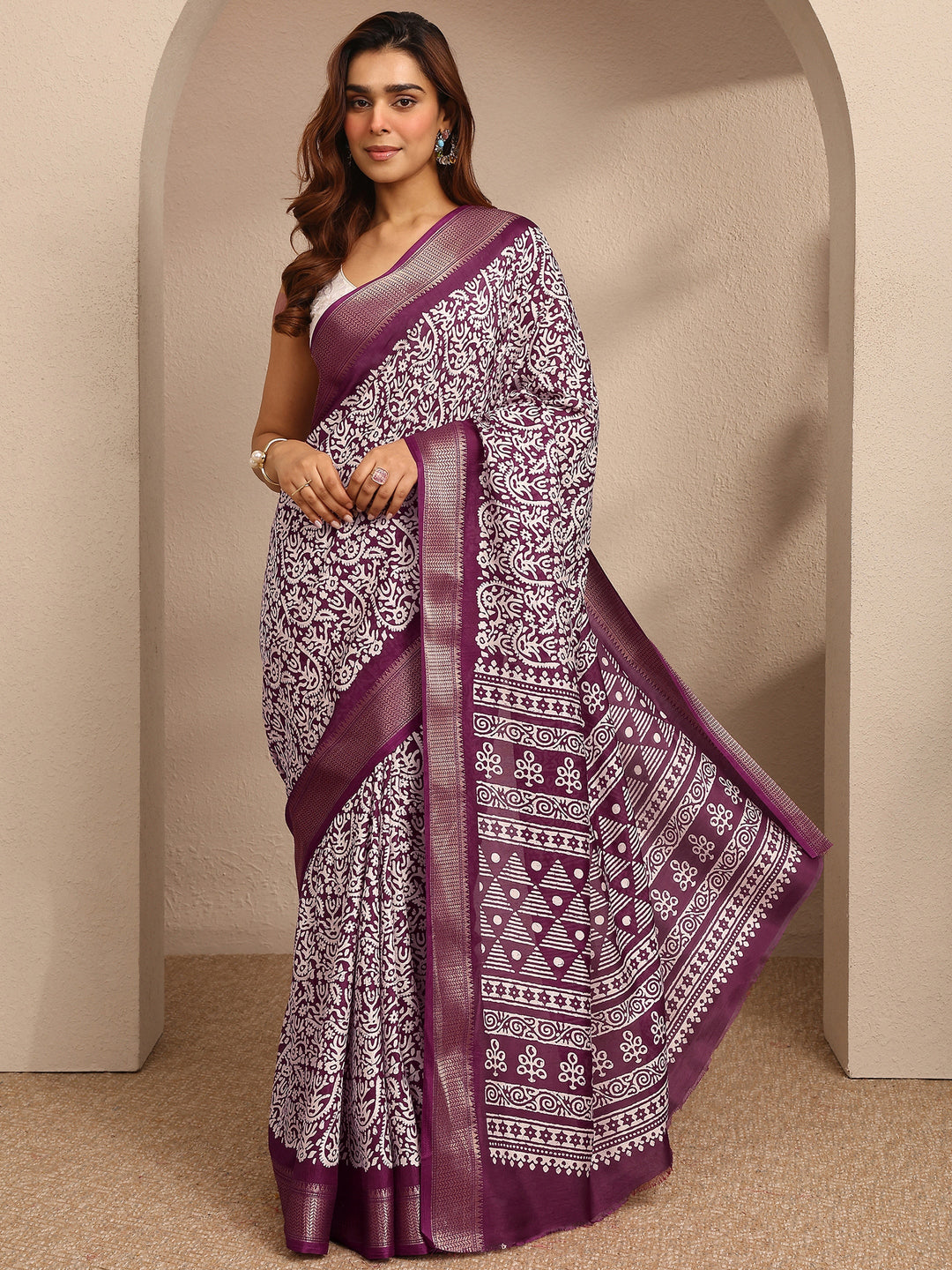 Burgundy Printed Silk Blend Saree With Unstitched Blouse Piece