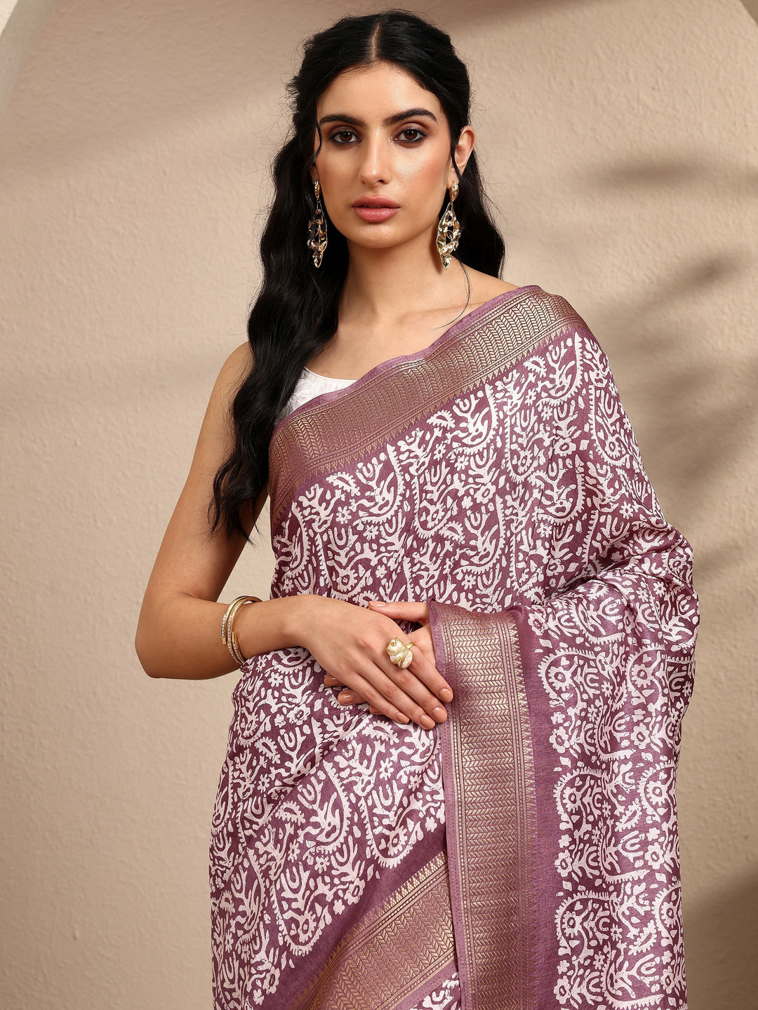 Purple Printed Silk Blend Saree With Unstitched Blouse Piece