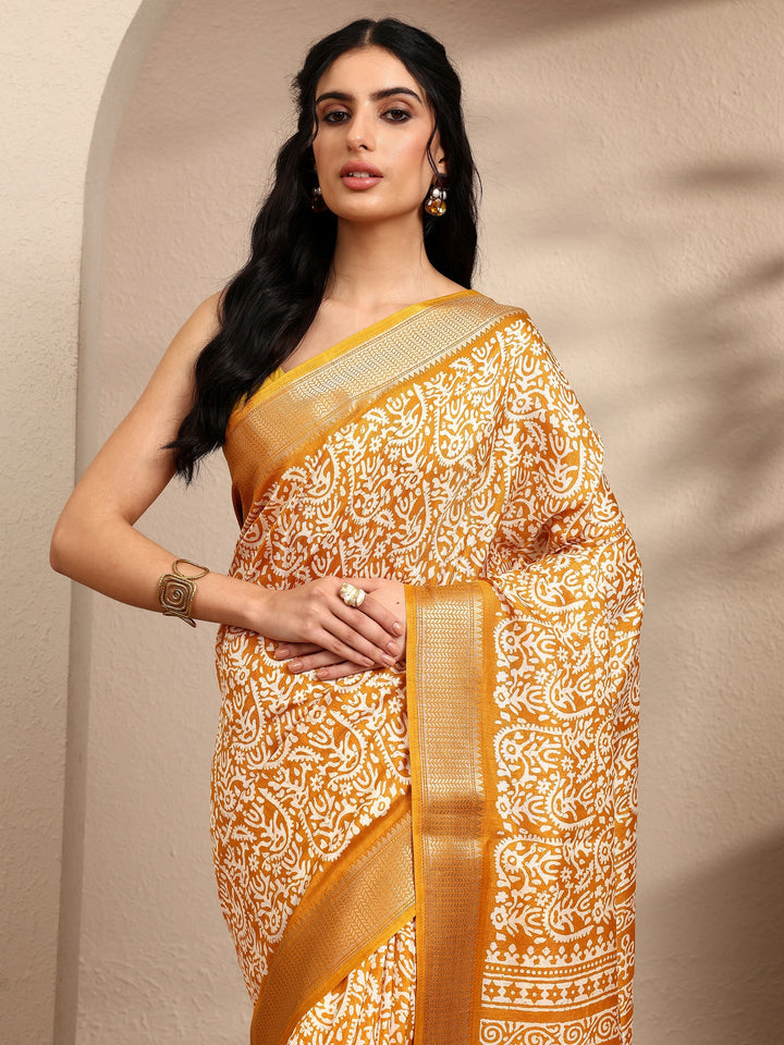 Mustard Printed Silk Blend Saree With Unstitched Blouse Piece