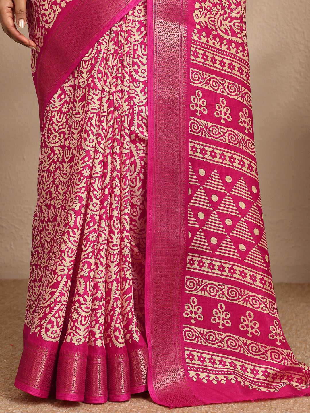 Pink Printed Silk Blend Saree With Unstitched Blouse Piece