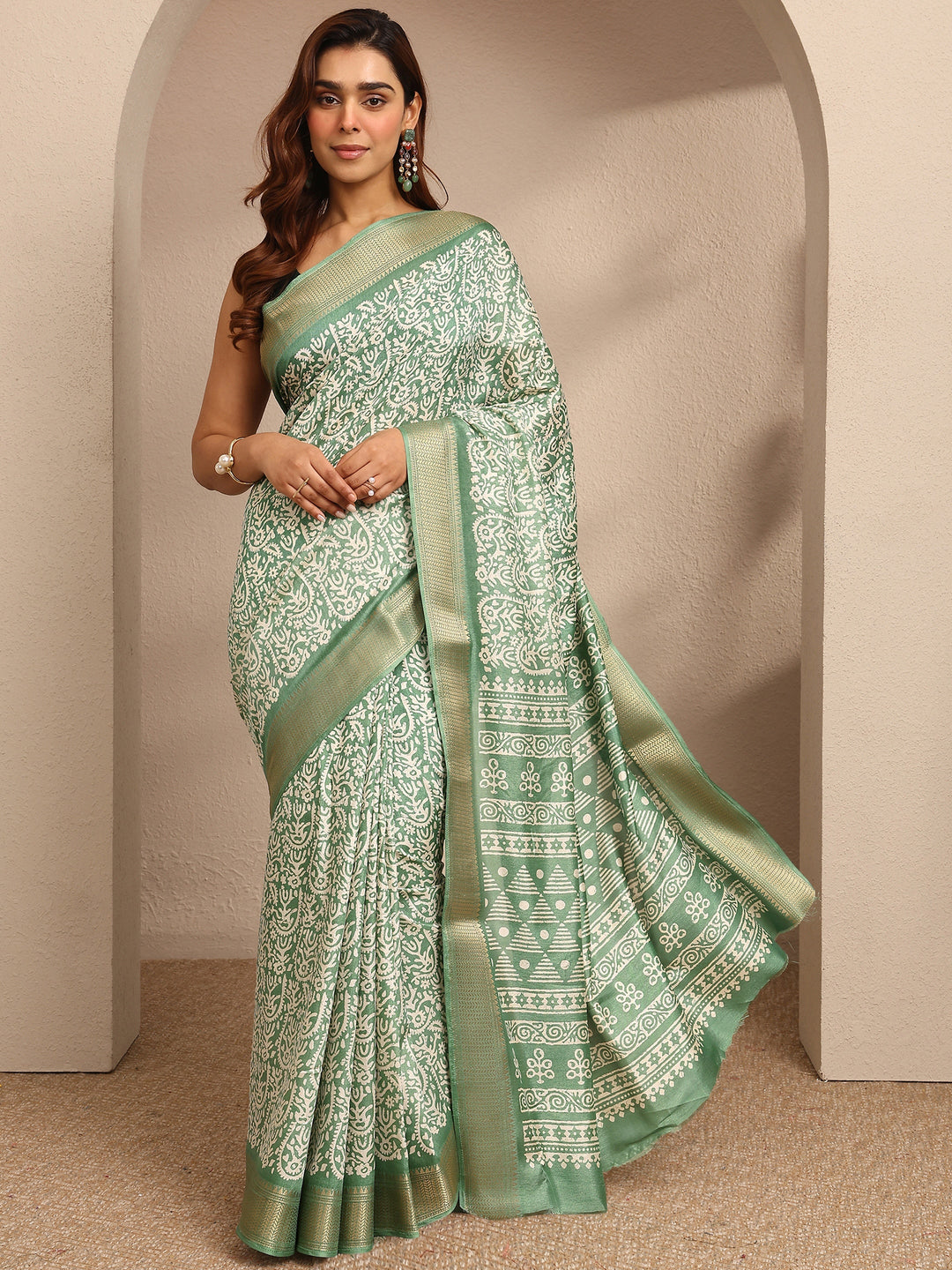 Green Printed Silk Blend Saree With Unstitched Blouse Piece
