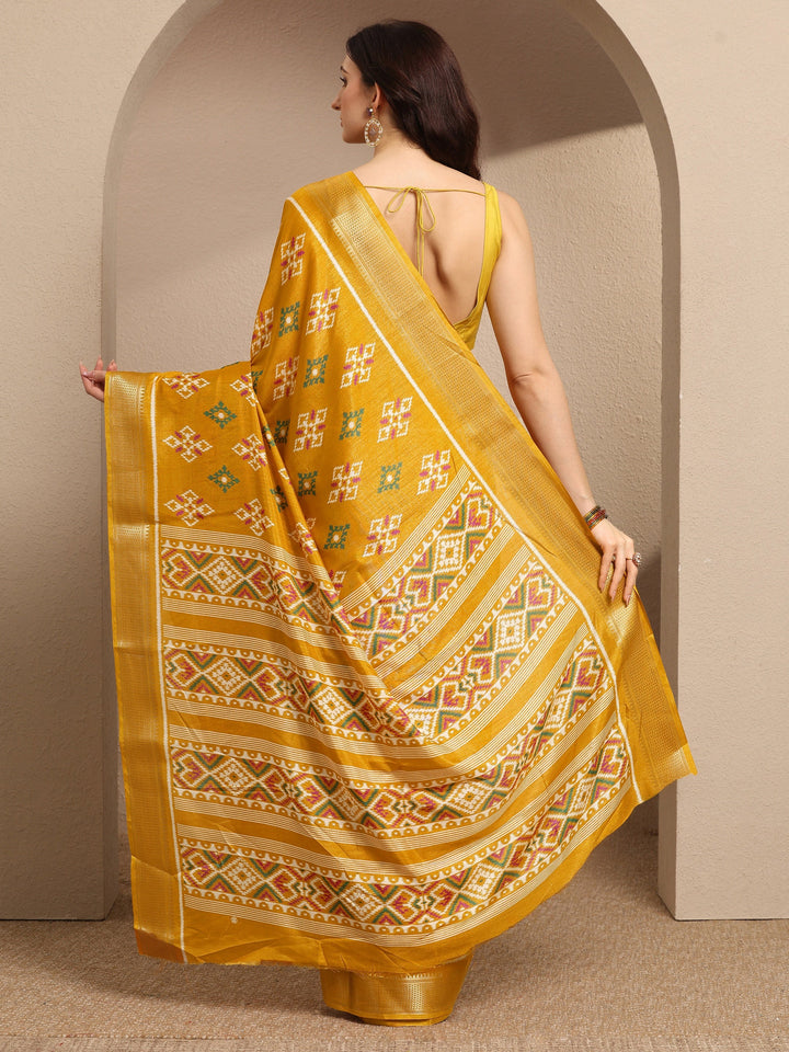 Mustard Printed Silk Blend Saree With Unstitched Blouse Piece