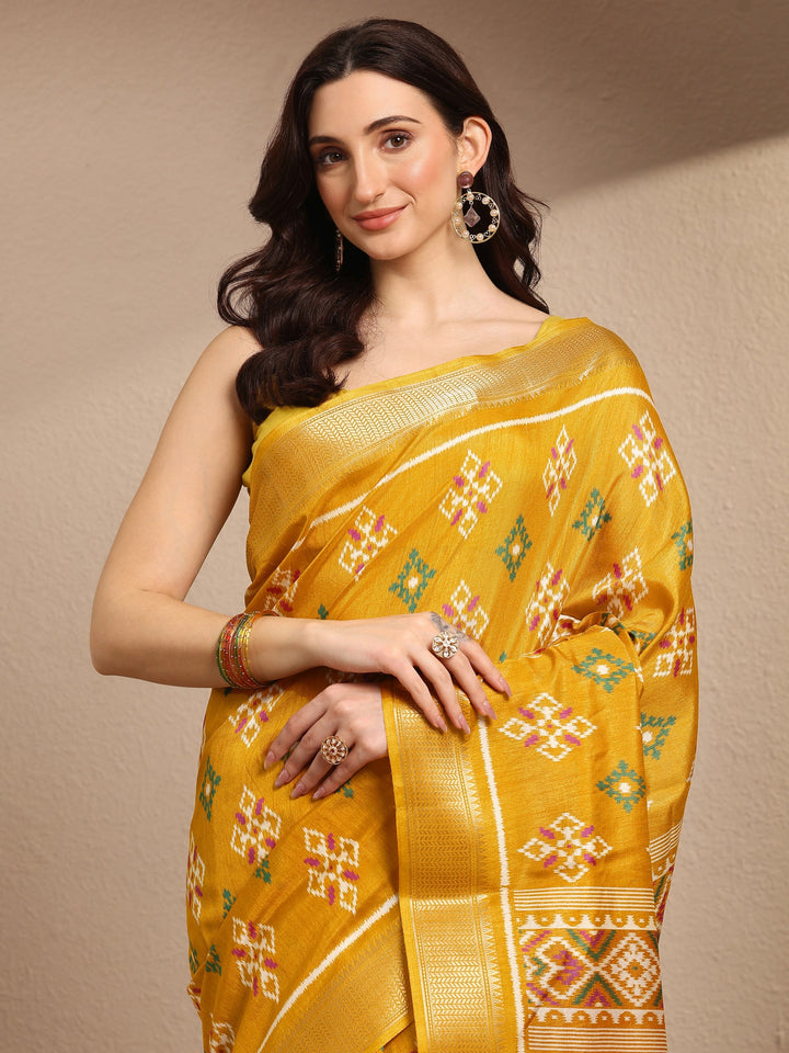 Mustard Printed Silk Blend Saree With Unstitched Blouse Piece