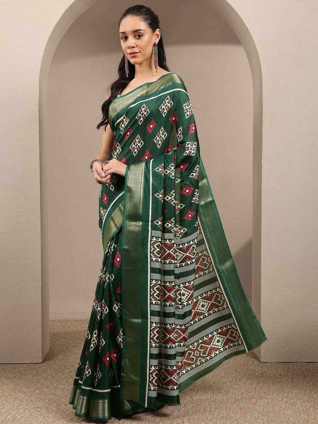 Green Ikkat Printed Silk Blend Saree With Unstitched Blouse Piece