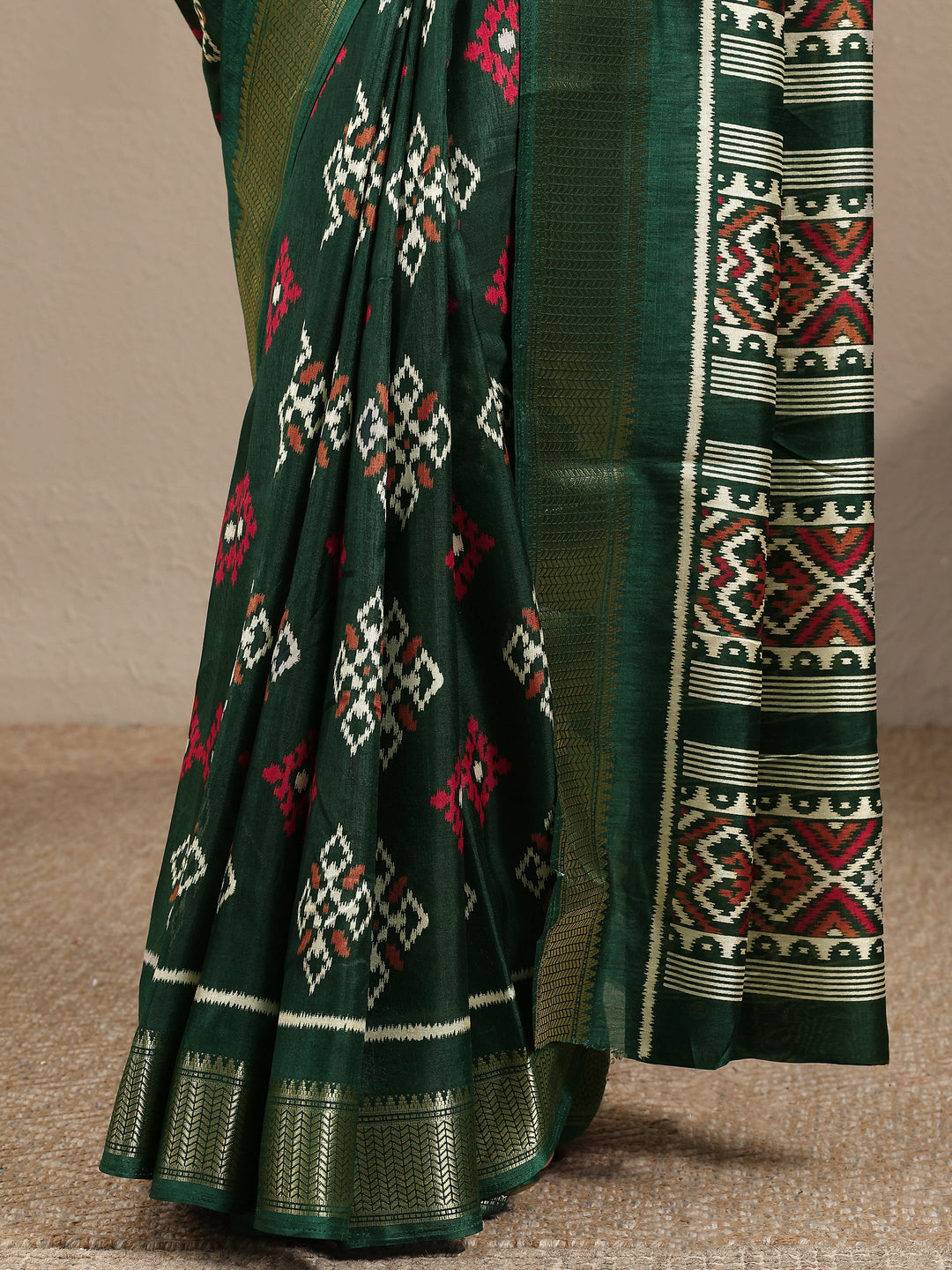 Green Ikkat Printed Silk Blend Saree With Unstitched Blouse Piece