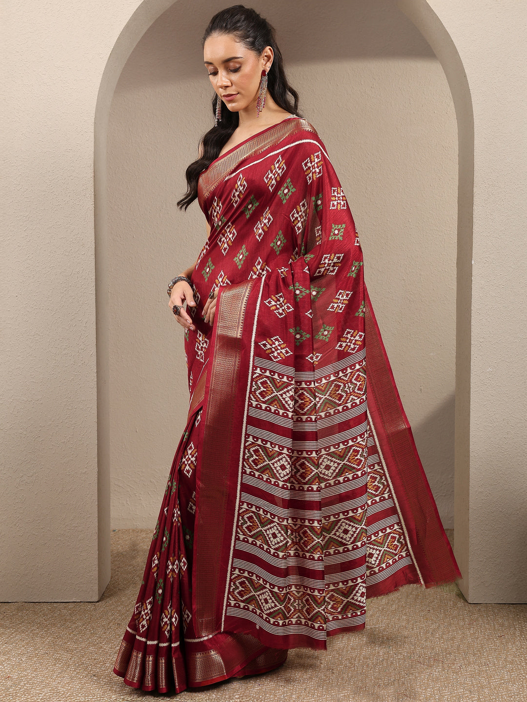 Maroon Printed Silk Blend Saree With Unstitched Blouse Piece