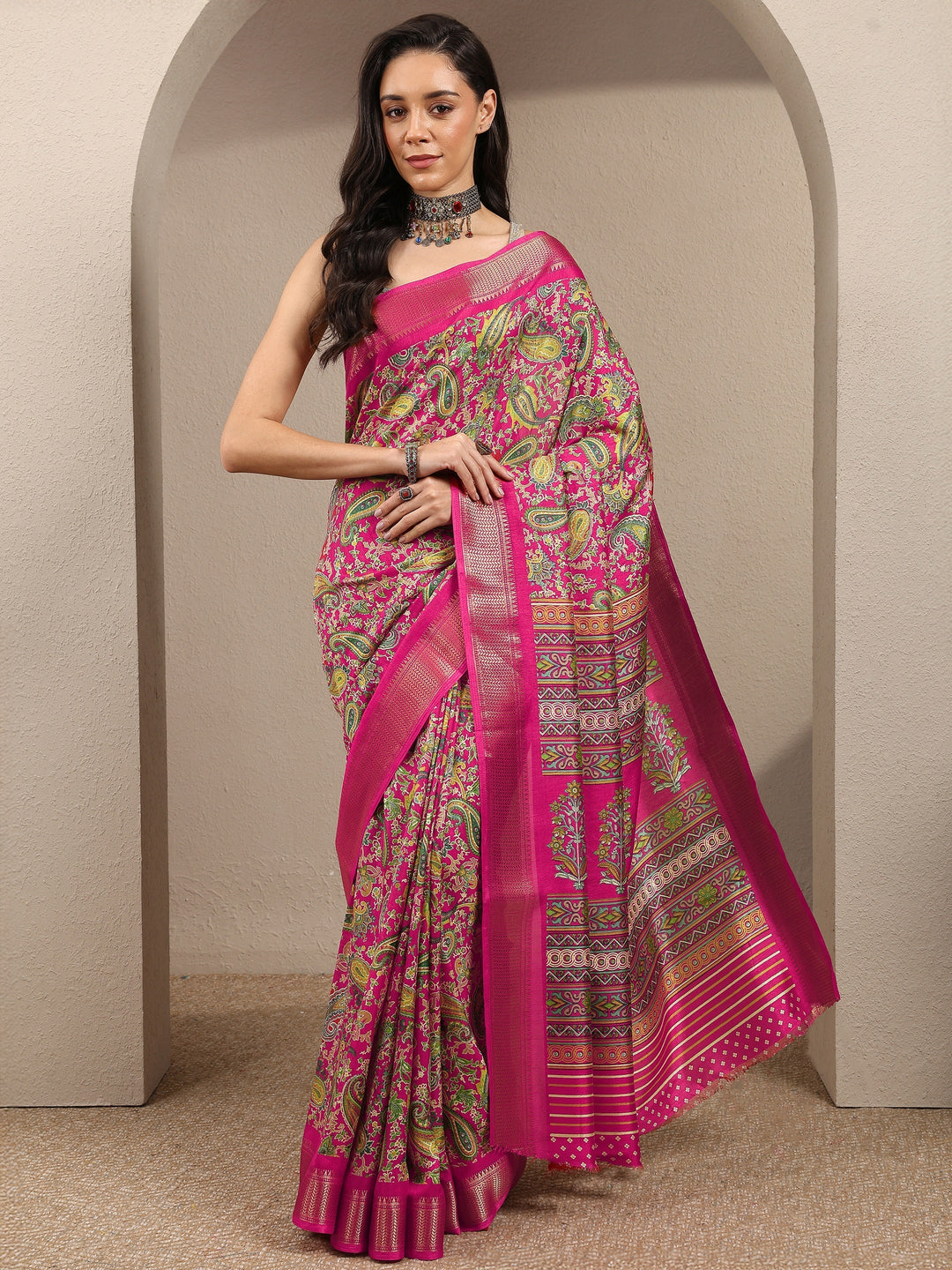 Pink Paisley Printed Silk Blend Saree With Unstitched Blouse Piece