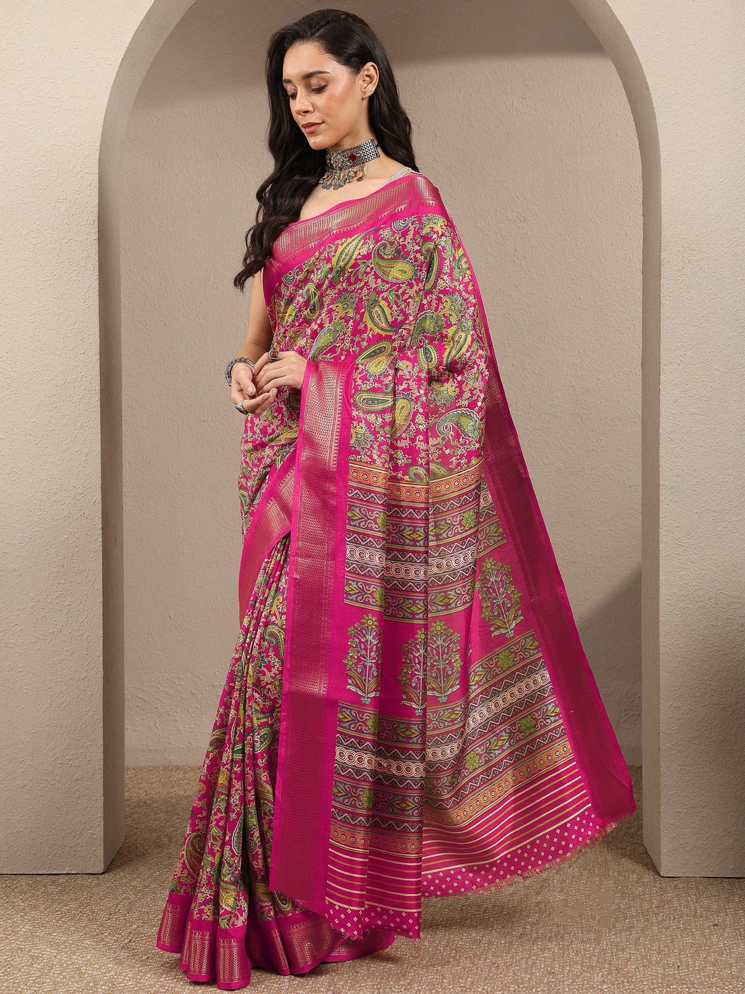 Pink Paisley Printed Silk Blend Saree With Unstitched Blouse Piece