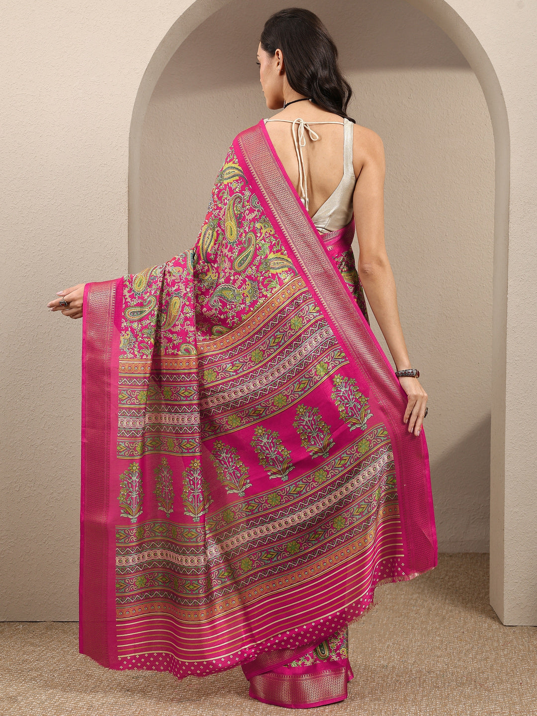 Pink Paisley Printed Silk Blend Saree With Unstitched Blouse Piece
