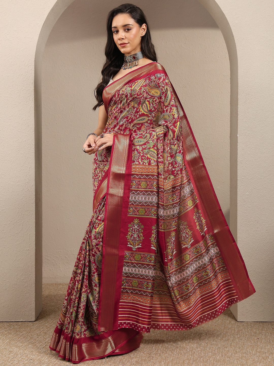 Brown Paisley Printed Silk Blend Saree With Unstitched Blouse Piece