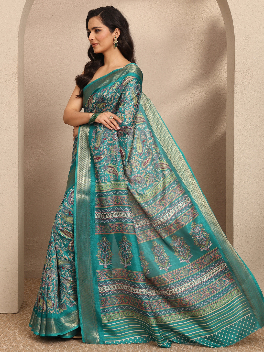 Green Paisley Printed Silk Blend Saree With Unstitched Blouse Piece