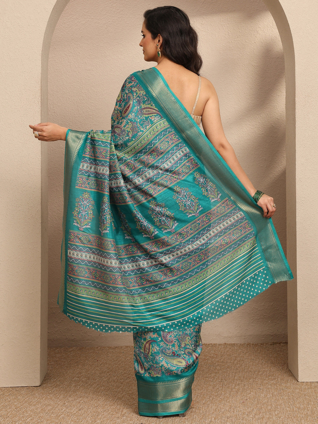 Green Paisley Printed Silk Blend Saree With Unstitched Blouse Piece