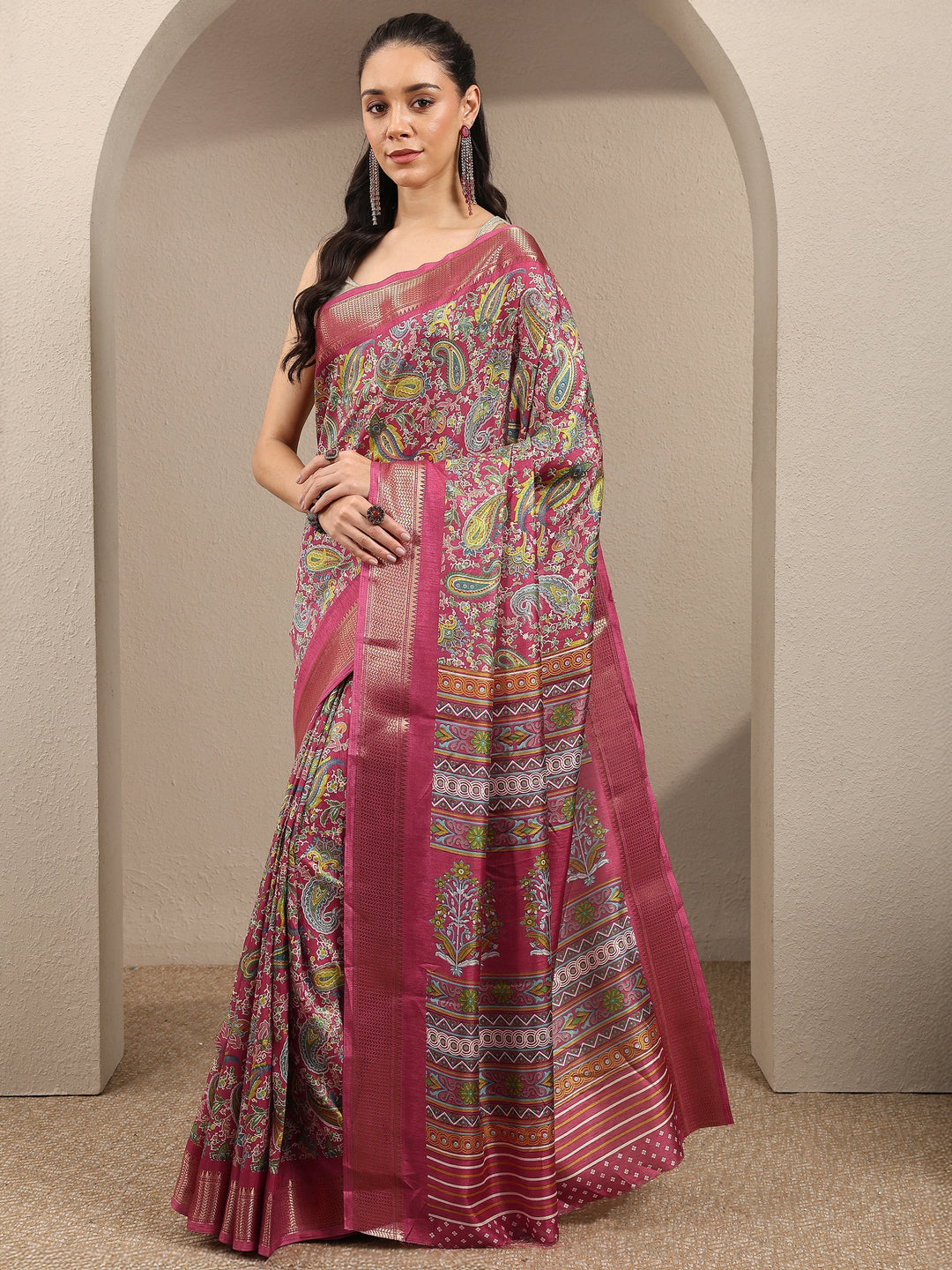 Pink Paisley Printed Silk Blend Saree With Unstitched Blouse Piece