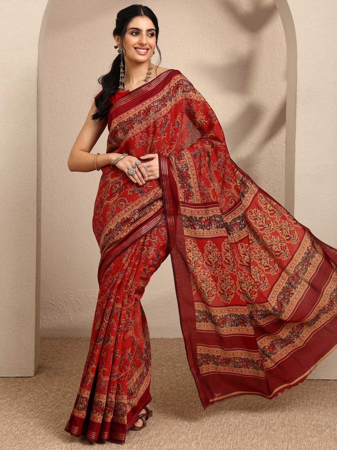 Brown Paisley Printed Silk Blend Saree With Unstitched Blouse Piece