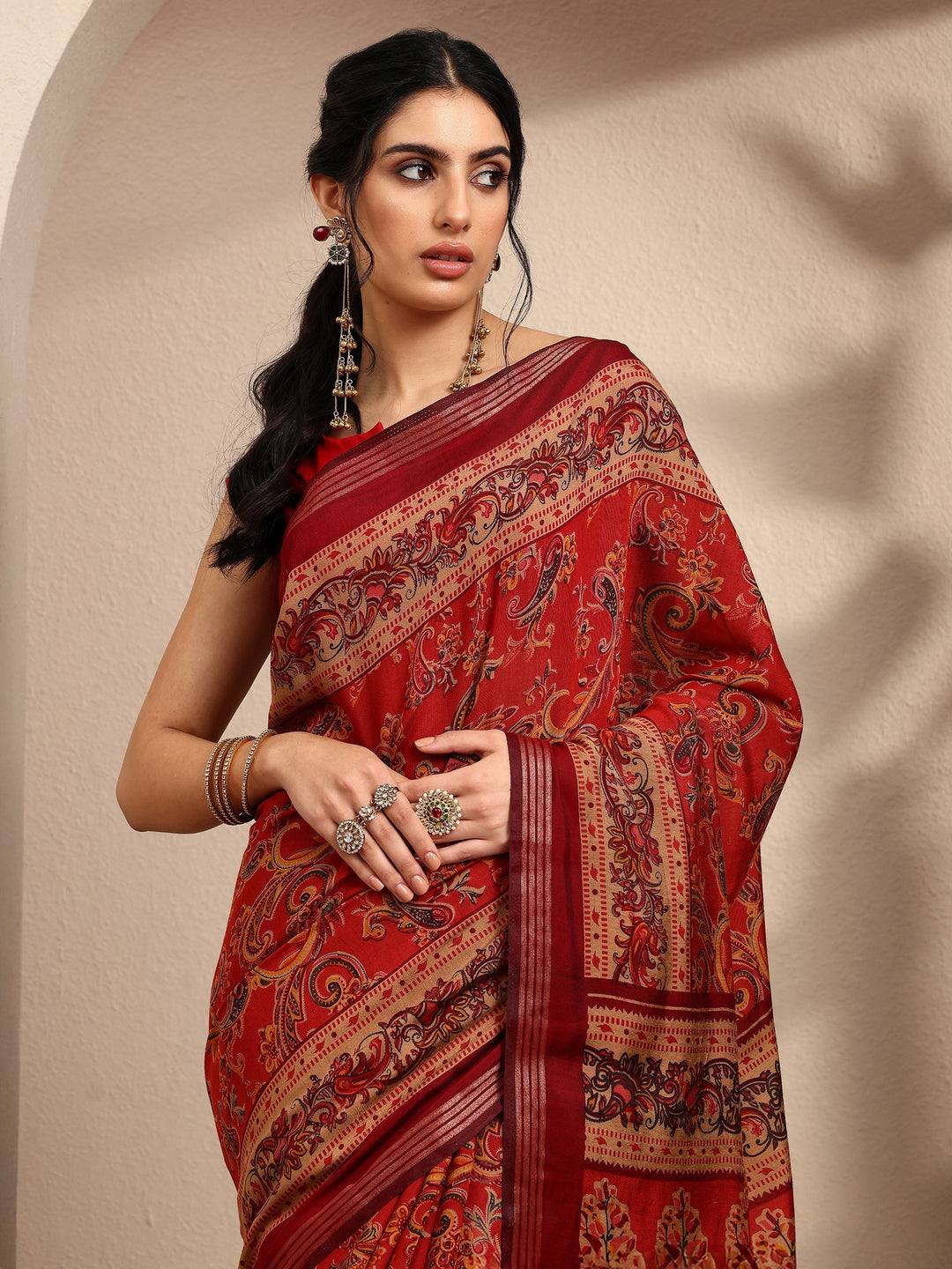 Brown Paisley Printed Silk Blend Saree With Unstitched Blouse Piece