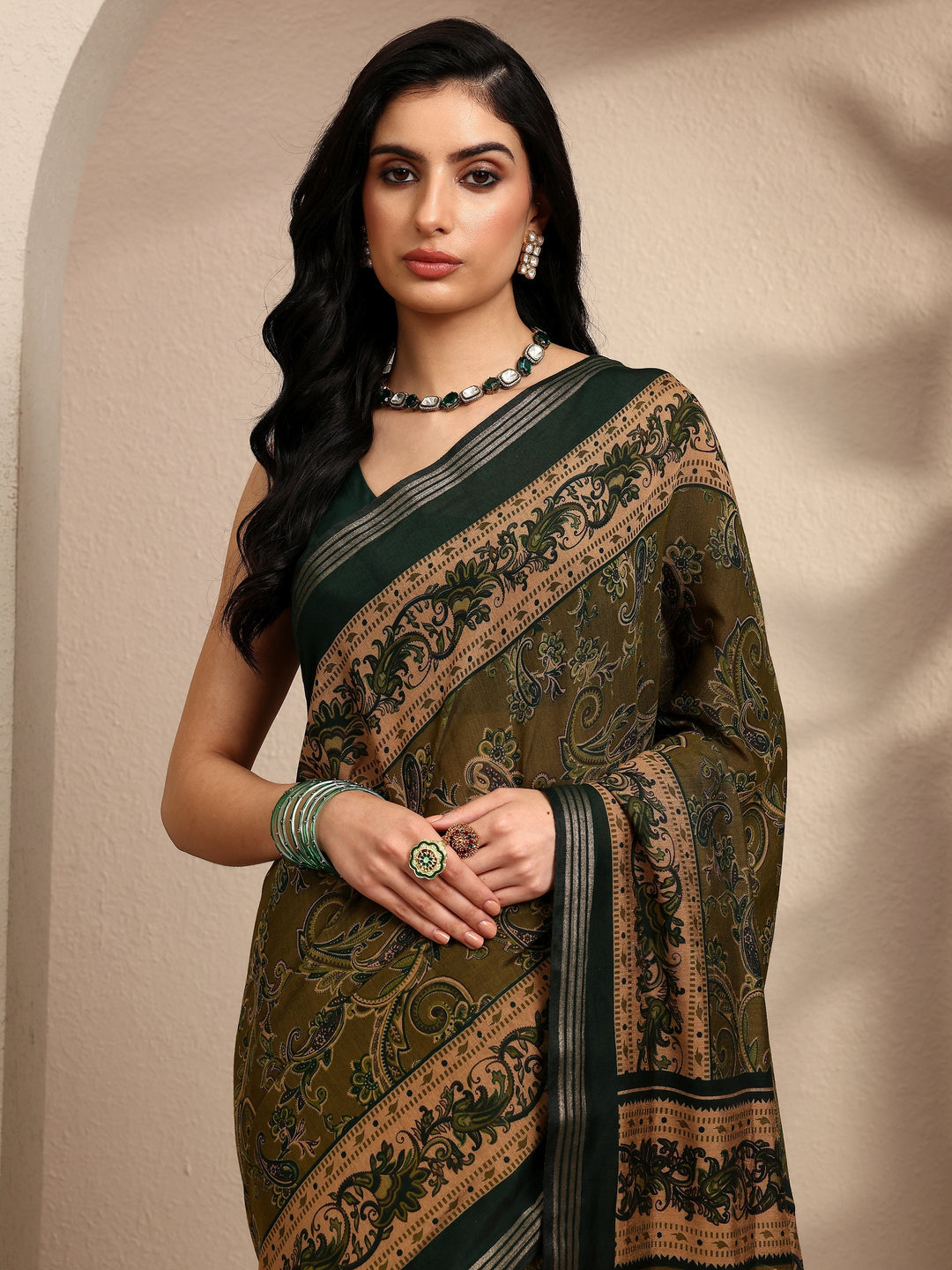 Green Paisley Printed Silk Blend Saree With Unstitched Blouse Piece