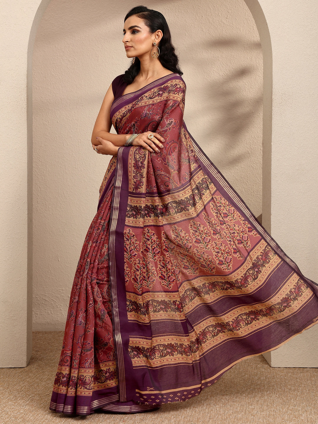Brown Paisley Printed Silk Blend Saree With Unstitched Blouse Piece