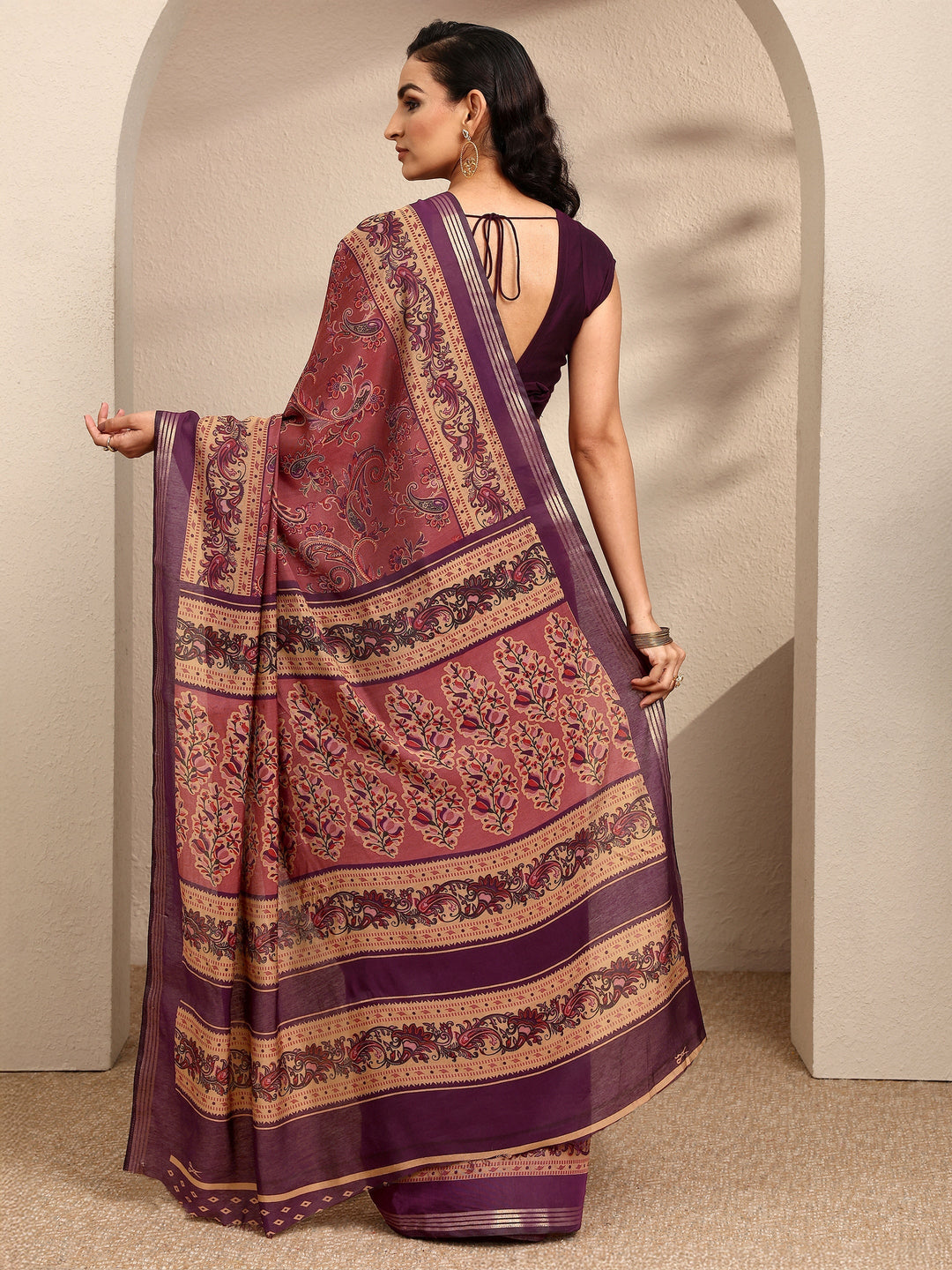 Brown Paisley Printed Silk Blend Saree With Unstitched Blouse Piece