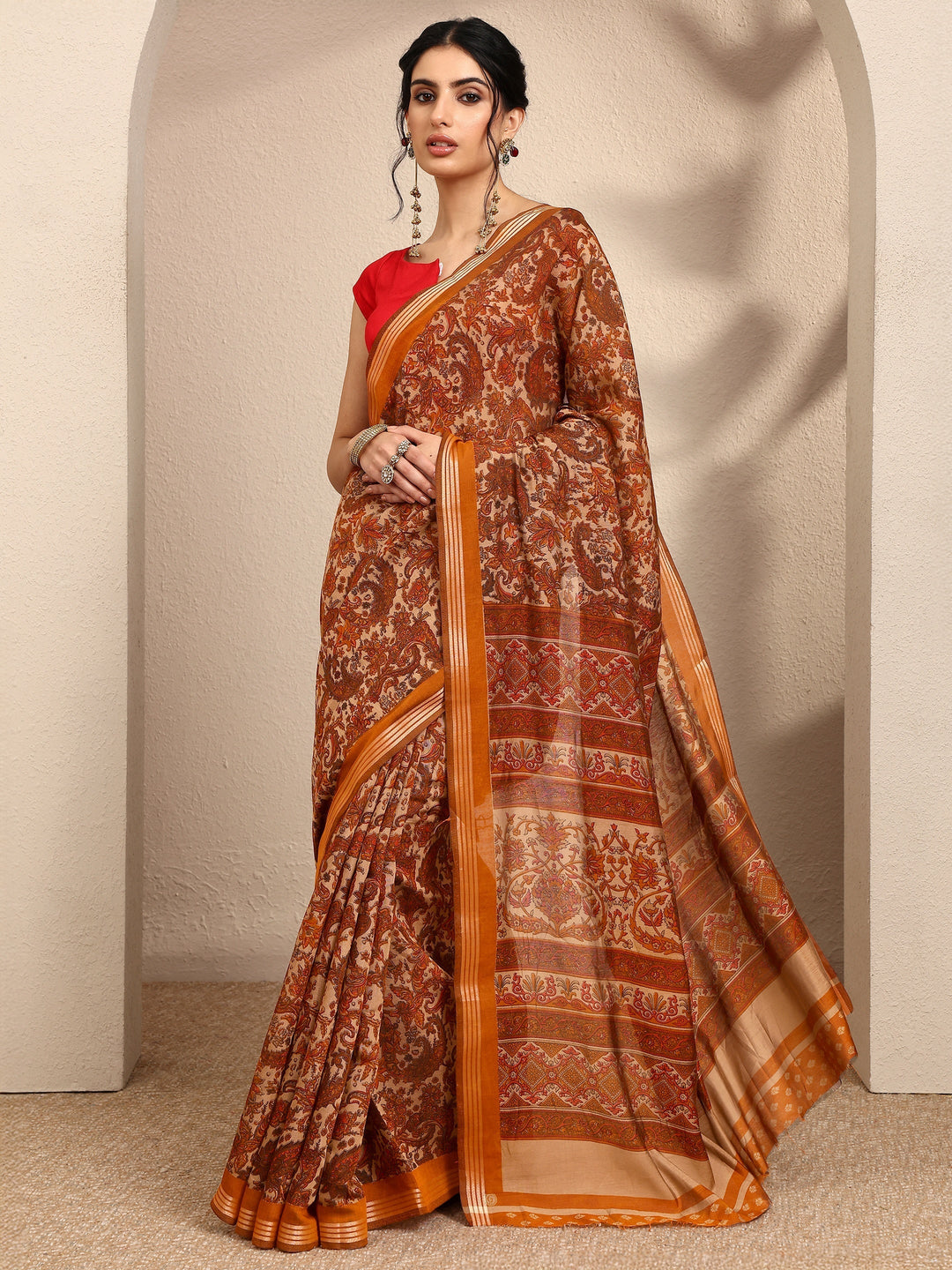 Brown Paisley Printed Silk Blend Saree With Unstitched Blouse Piece