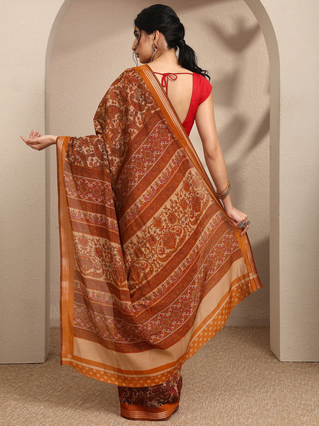 Brown Paisley Printed Silk Blend Saree With Unstitched Blouse Piece