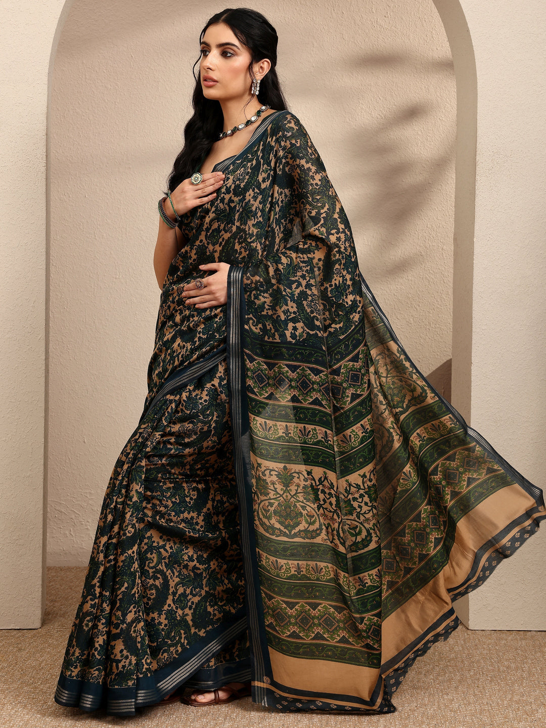 Blue Paisley Printed Silk Blend Saree With Unstitched Blouse Piece