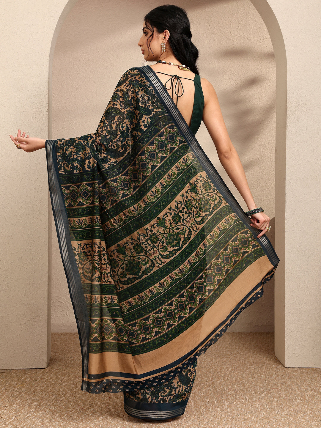 Blue Paisley Printed Silk Blend Saree With Unstitched Blouse Piece