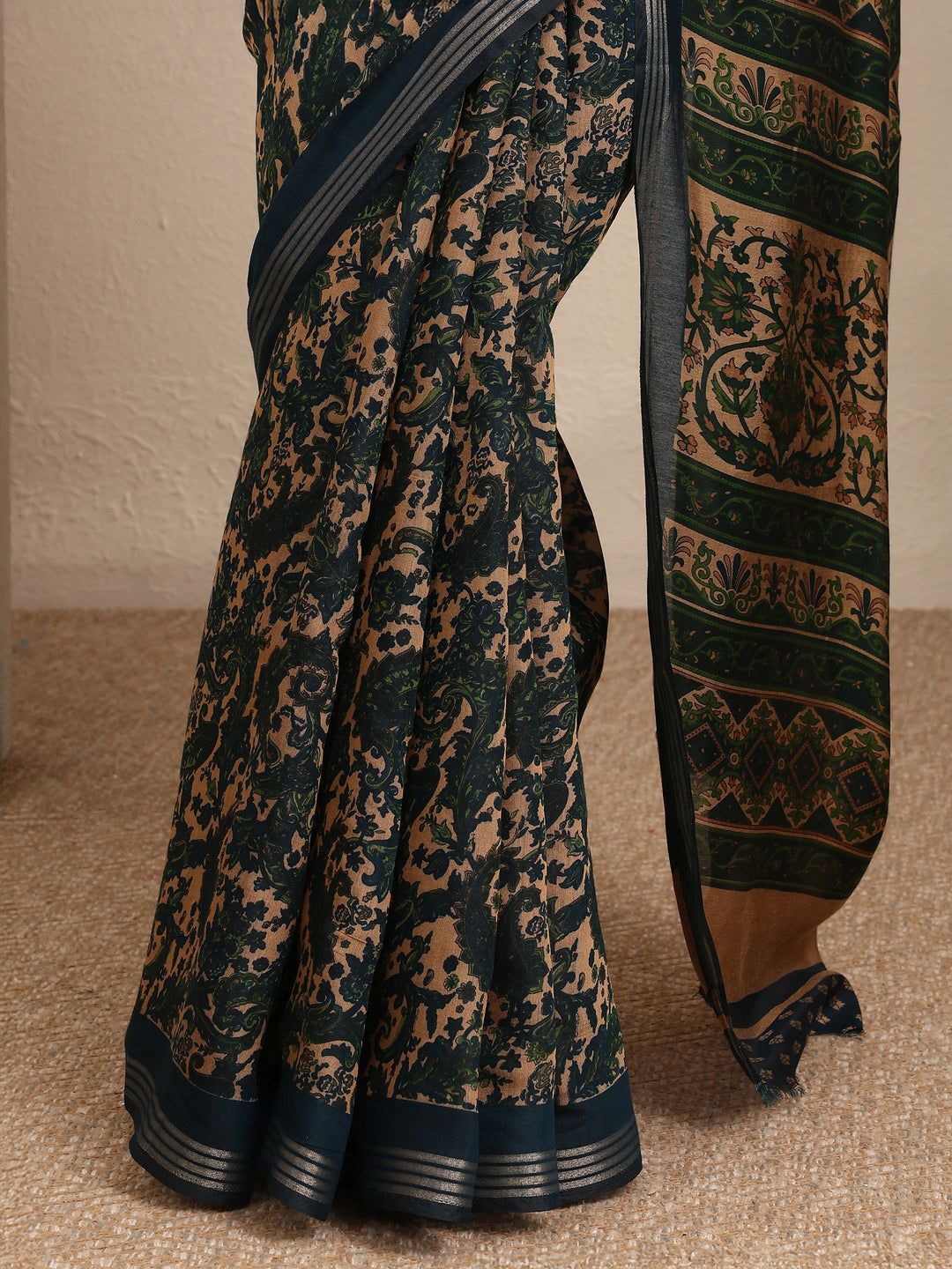 Blue Paisley Printed Silk Blend Saree With Unstitched Blouse Piece