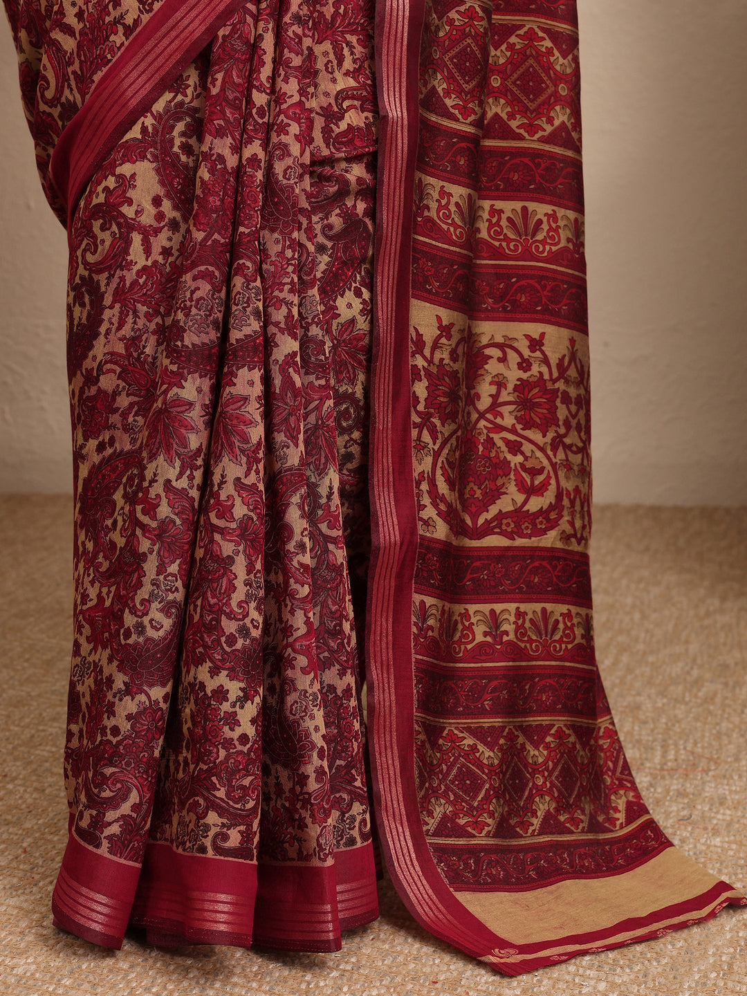 Red Paisley Printed Silk Blend Saree With Unstitched Blouse Piece