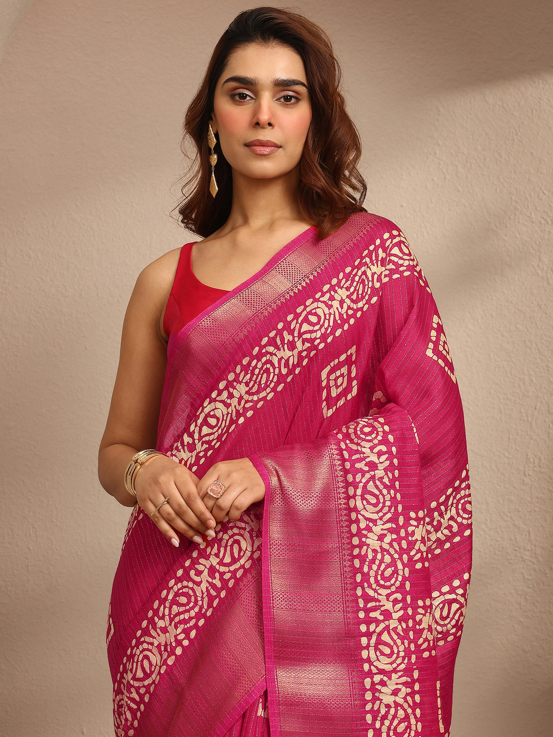 Pink Geometric Printed Silk Blend Saree With Unstitched Blouse Piece