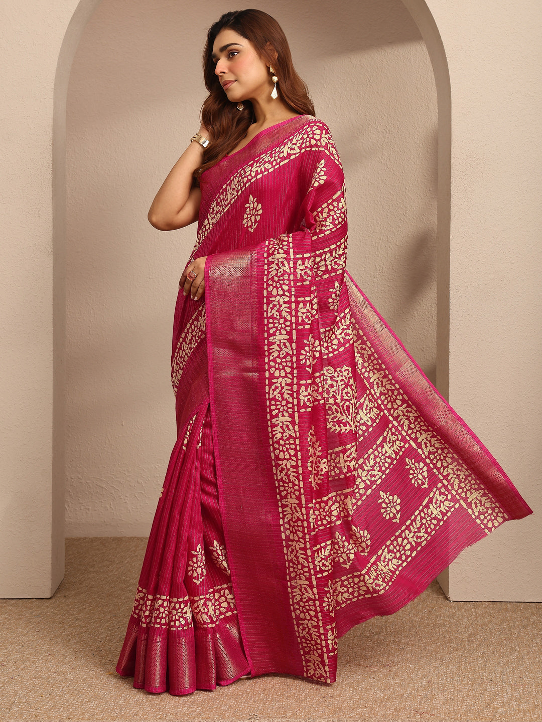 Pink Printed Silk Blend Saree With Unstitched Blouse Piece