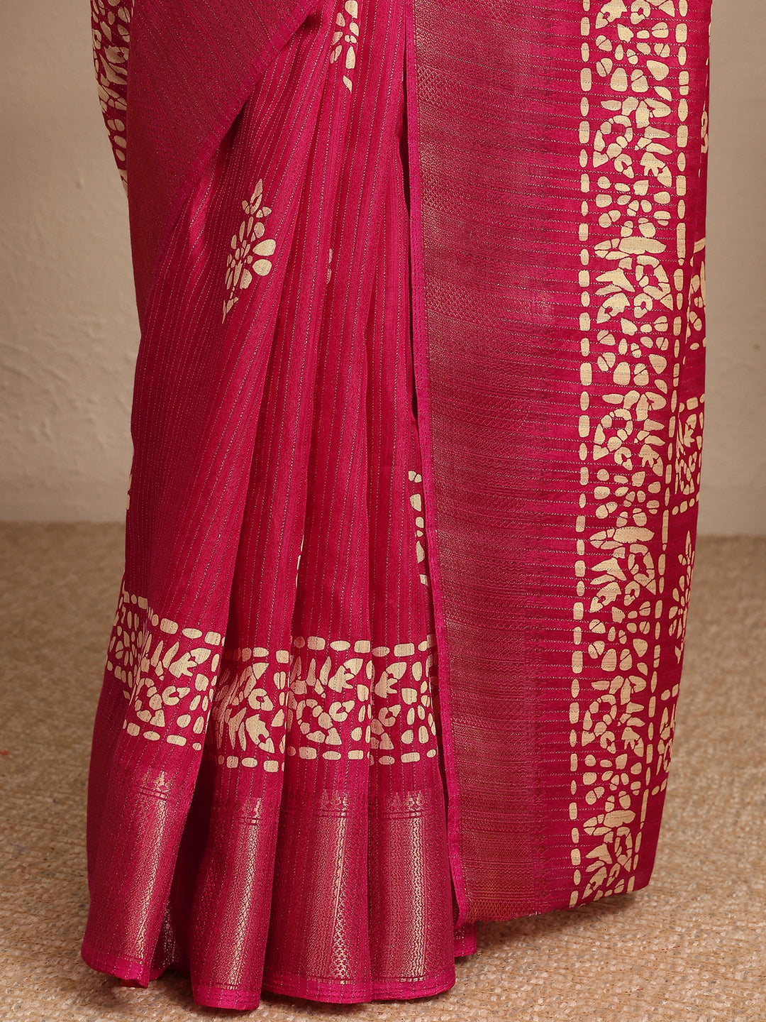 Pink Printed Silk Blend Saree With Unstitched Blouse Piece