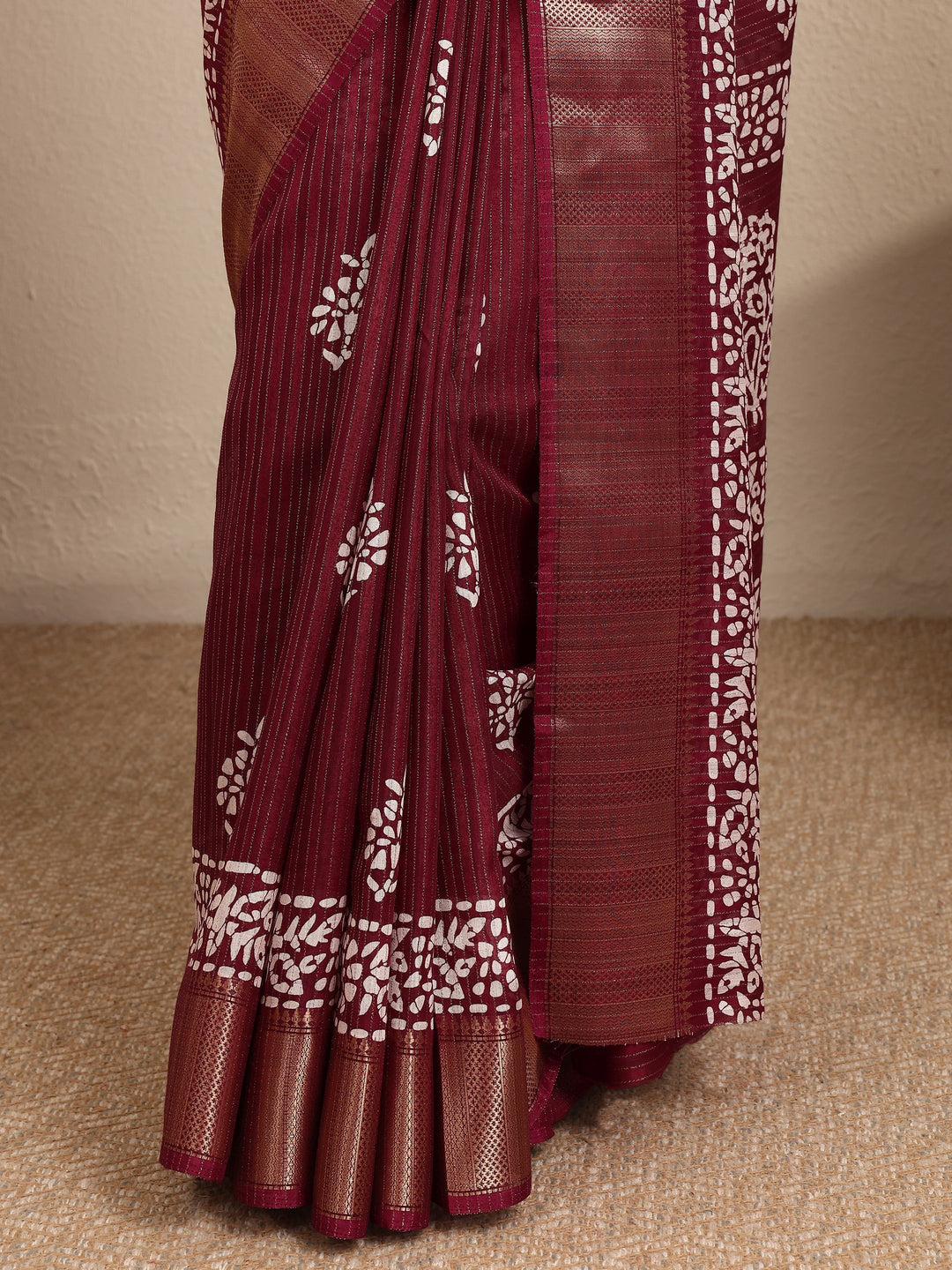 Burgundy Printed Silk Blend Saree With Unstitched Blouse Piece